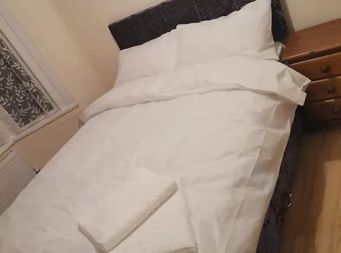 Single Room Near London Seven Kings Train Station
