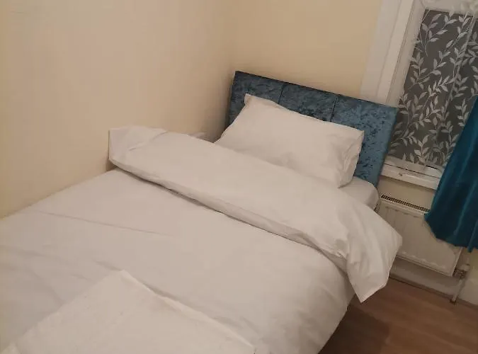 Single Room Near London Seven Kings Train Station