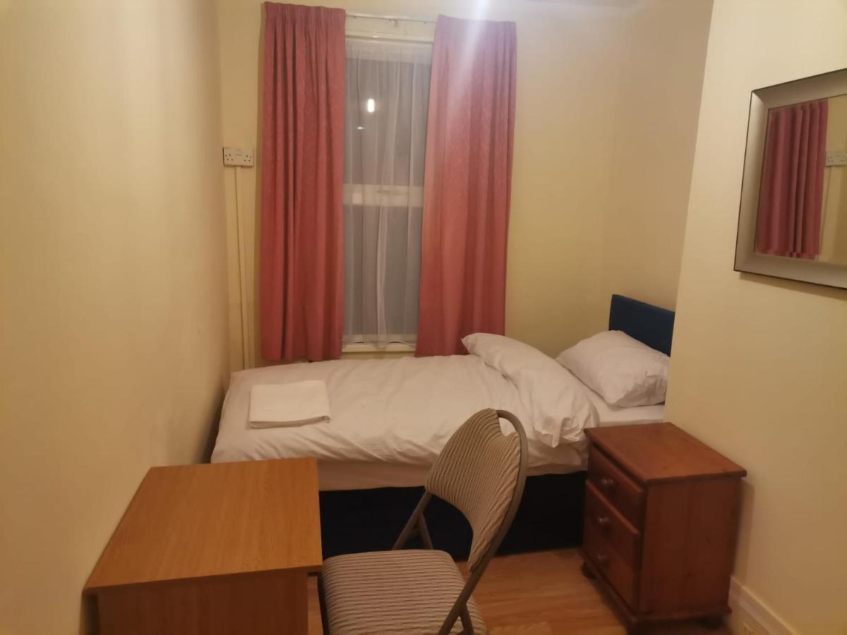 Habitación en casa particular Single Near Seven Kings Train Station